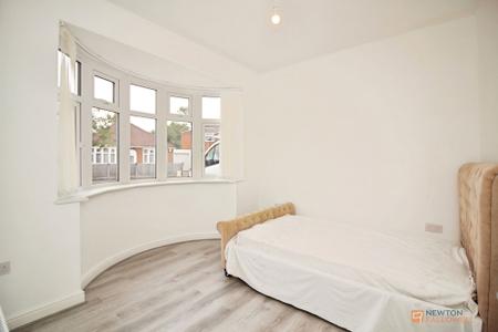 4 bedroom Detached bungalow for sale in Queens Drive, Leicester Forest East, LE3
