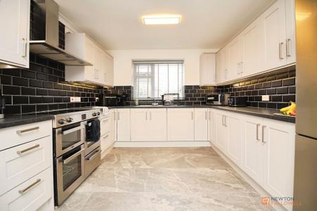 4 bedroom Detached bungalow for sale in Queens Drive, Leicester Forest East, LE3