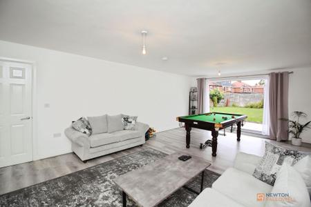 4 bedroom Detached bungalow for sale in Queens Drive, Leicester Forest East, LE3