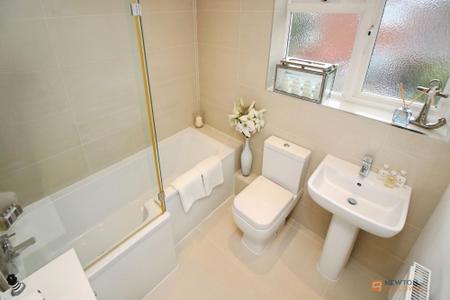 4 bedroom Detached house for sale in Kestrel Close, Leicester Forest East, LE3