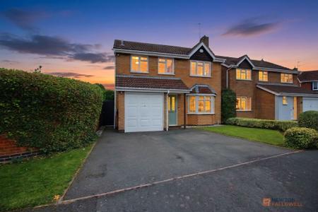 4 bedroom Detached house for sale in Kestrel Close, Leicester Forest East, LE3