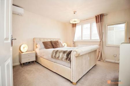 4 bedroom Detached house for sale in Kestrel Close, Leicester Forest East, LE3