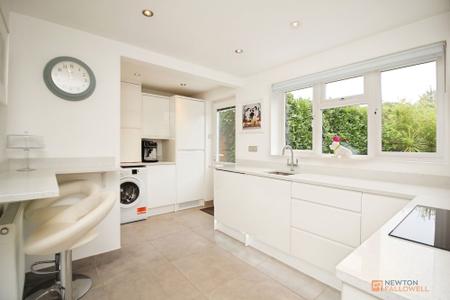 4 bedroom Detached house for sale in Kestrel Close, Leicester Forest East, LE3