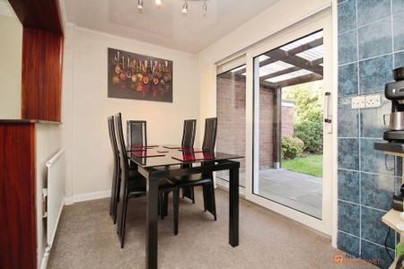 5 bedroom Detached house for sale in Farmway, Braunstone Town, Leicester, LE3