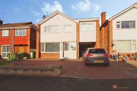 5 bedroom Detached house for sale in Farmway, Braunstone Town, Leicester, LE3