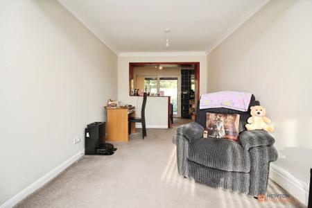 5 bedroom Detached house for sale in Farmway, Braunstone Town, Leicester, LE3