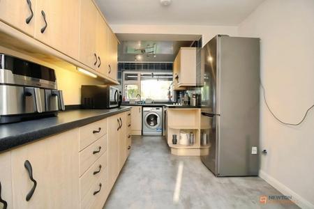 5 bedroom Detached house for sale in Farmway, Braunstone Town, Leicester, LE3