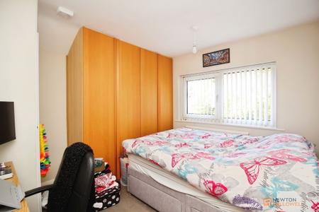 5 bedroom Detached house for sale in Farmway, Braunstone Town, Leicester, LE3