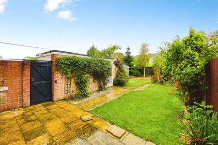 3 bedroom Semi-detached house for sale in Wardens Walk, Leicester Forest East, LE3