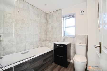 5 bedroom Detached house for sale in Bolus Road, Leicester, LE3