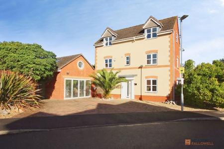 5 bedroom Detached house for sale in Bolus Road, Leicester, LE3