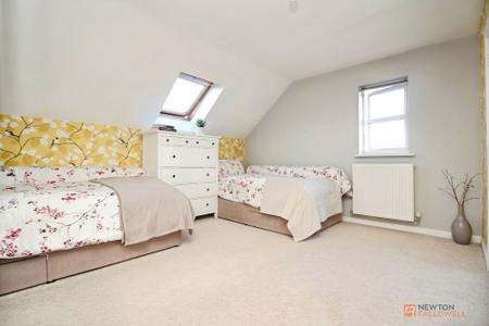 5 bedroom Detached house for sale in Bolus Road, Leicester, LE3