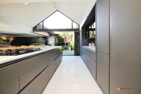 5 bedroom Detached house for sale in Bolus Road, Leicester, LE3