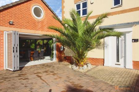 5 bedroom Detached house for sale in Bolus Road, Leicester, LE3
