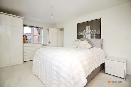 5 bedroom Detached house for sale in Bolus Road, Leicester, LE3