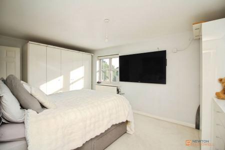 5 bedroom Detached house for sale in Bolus Road, Leicester, LE3