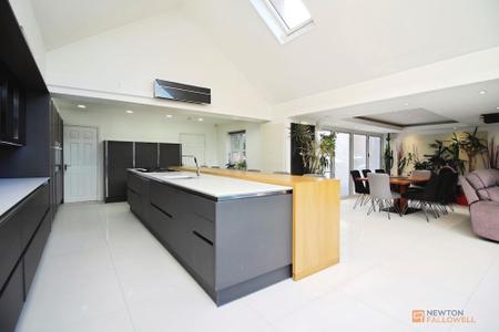 5 bedroom Detached house for sale in Bolus Road, Leicester, LE3