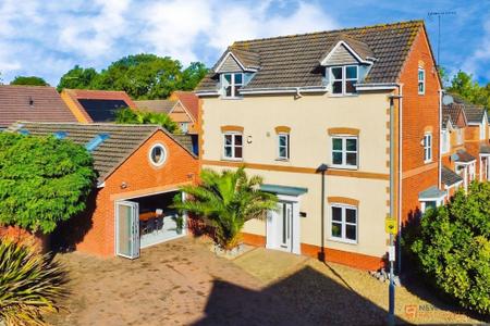 5 bedroom Detached house for sale in Bolus Road, Leicester, LE3