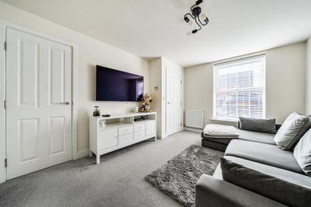 2 bedroom Semi-detached house for sale in Inver Road, Lubbesthorpe, LE19