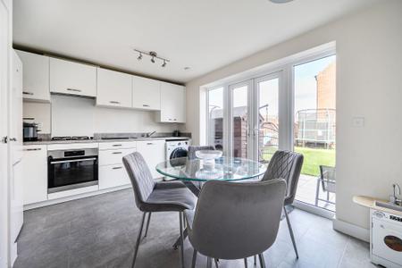 2 bedroom Semi-detached house for sale in Inver Road, Lubbesthorpe, LE19