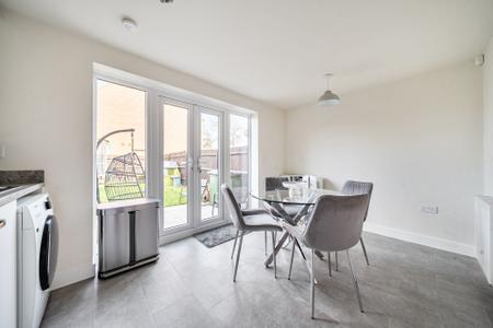 2 bedroom Semi-detached house for sale in Inver Road, Lubbesthorpe, LE19