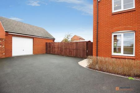 4 bedroom Detached house for sale in Willow Road, Leicester Forest East, LE3
