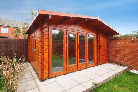 4 bedroom Detached house for sale in Willow Road, Leicester Forest East, LE3