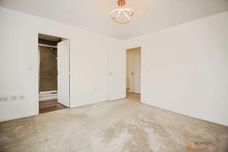 4 bedroom Detached house for sale in Willow Road, Leicester Forest East, LE3