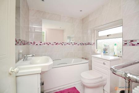 4 bedroom Cottage for sale in Main Street, Newbold Verdon, LE9