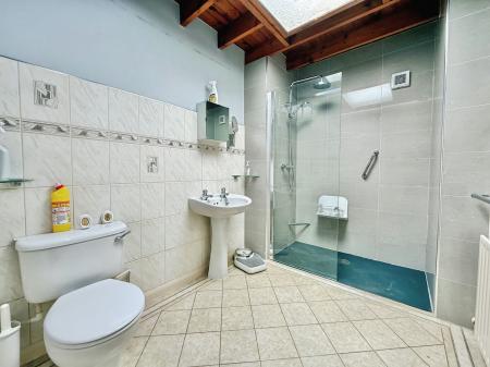 4 bedroom Detached bungalow for sale in Barlings Lane, Langworth, LN3