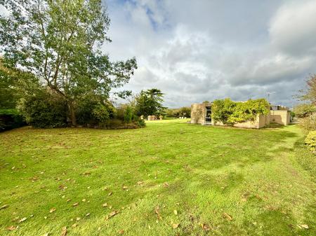 4 bedroom Detached bungalow for sale in Barlings Lane, Langworth, LN3
