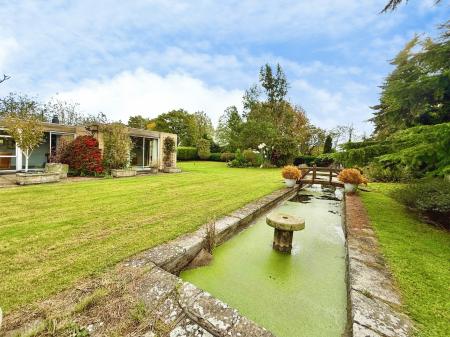 4 bedroom Detached bungalow for sale in Barlings Lane, Langworth, LN3