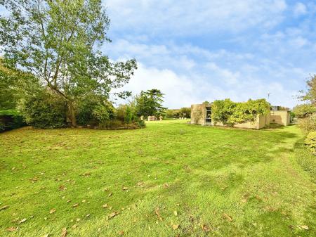 4 bedroom Detached bungalow for sale in Barlings Lane, Langworth, LN3