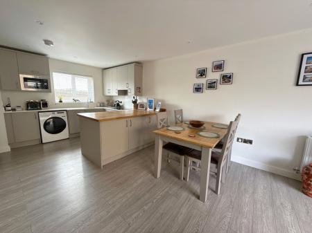 3 bedroom Semi-detached house for sale in Cleveland Avenue, North Hykeham, LN6