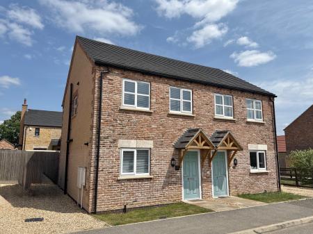 3 bedroom Semi-detached house for sale in Cleveland Avenue, North Hykeham, LN6