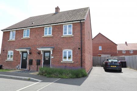 3 bedroom End of terrace house for sale in Craven Way, Navenby, LN5