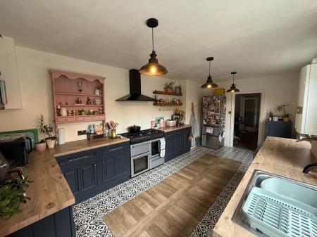 3 bedroom Terraced House for sale in Ellesmere Avenue, Lincoln, LN2