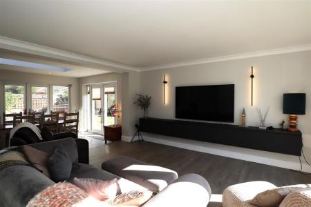 4 bedroom Detached house for sale in Fen Road, Washingborough, LN4