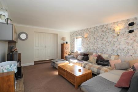 4 bedroom Detached house for sale in Fen Road, Washingborough, LN4