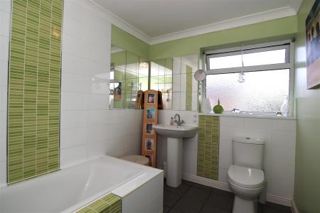 4 bedroom Detached house for sale in Fen Road, Washingborough, LN4