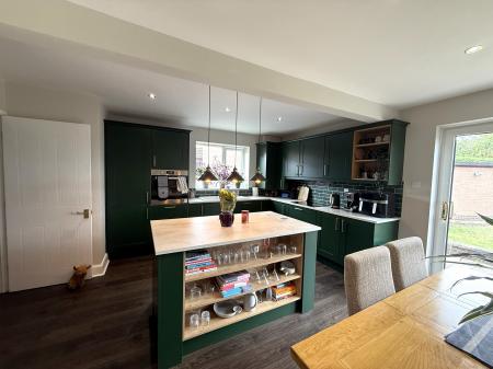 4 bedroom Detached house for sale in Hale Close, Lincoln, LN2