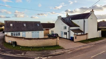 4 bedroom Detached house for sale in High Street, Reepham, LN3