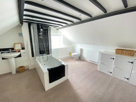 4 bedroom Detached house for sale in High Street, Reepham, LN3