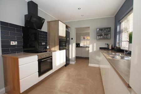 4 bedroom Detached house for sale in Holme Drive, Sudbrooke, LN2