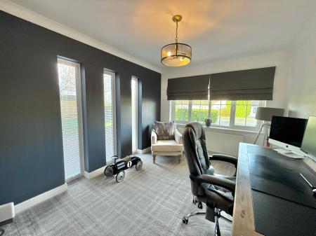 4 bedroom Detached house for sale in Holme Drive, Sudbrooke, LN2