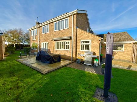 4 bedroom Detached house for sale in Holme Drive, Sudbrooke, LN2