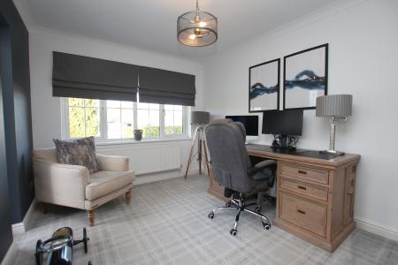 4 bedroom Detached house for sale in Holme Drive, Sudbrooke, LN2