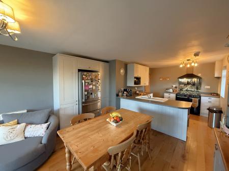 4 bedroom Detached house for sale in Holmes Lane, Dunholme, LN2