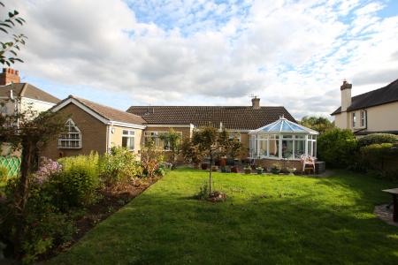 3 bedroom Detached bungalow for sale in Lincoln Road, Dunholme, LN2