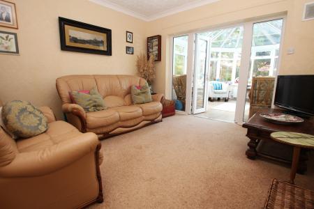 3 bedroom Detached bungalow for sale in Lincoln Road, Dunholme, LN2